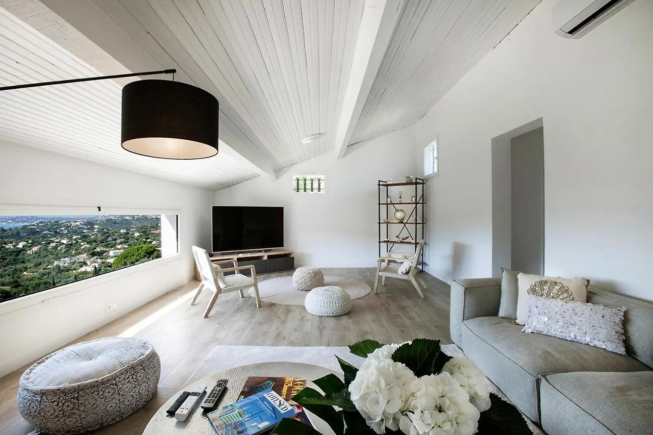 La Garonnette-Plage Prestigious Sea View Villa צרפת