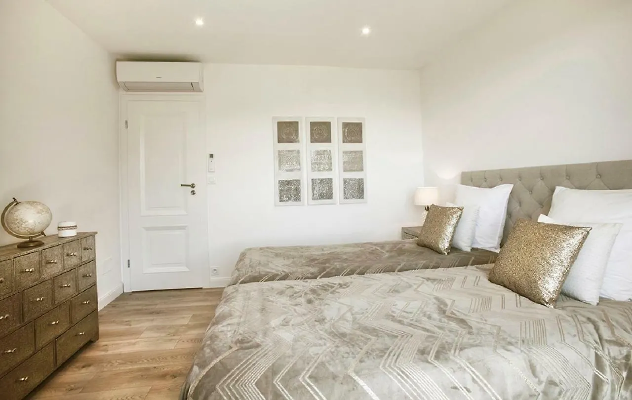 La Garonnette-Plage Prestigious Sea View Villa צרפת